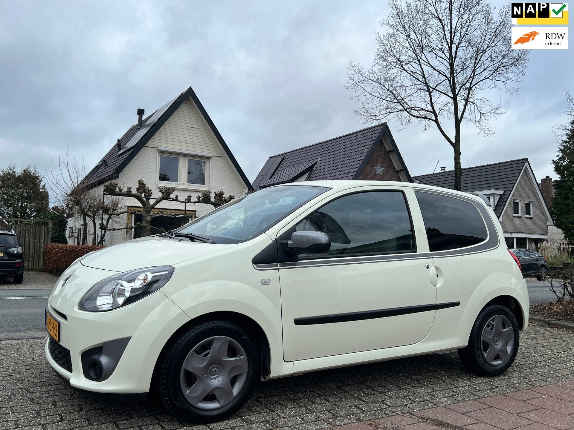 Renault Twingo 1.2-16V Collection 107.000 KM - NL-AUTO-NAP, Auto's, Gebruikt, 4 cilinders, 4 stoelen, Wit