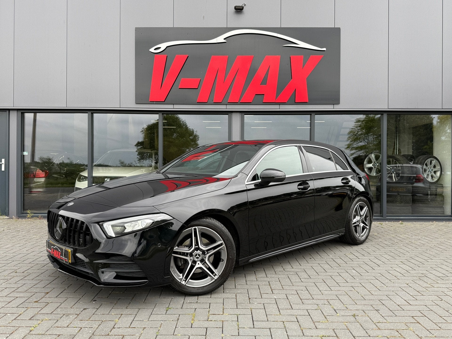 Mercedes-Benz A-klasse A200 AMG AUT NAP Widescreen Camera, Auto's, Gebruikt, 4 cilinders, Origineel Nederlands, 19 km/l