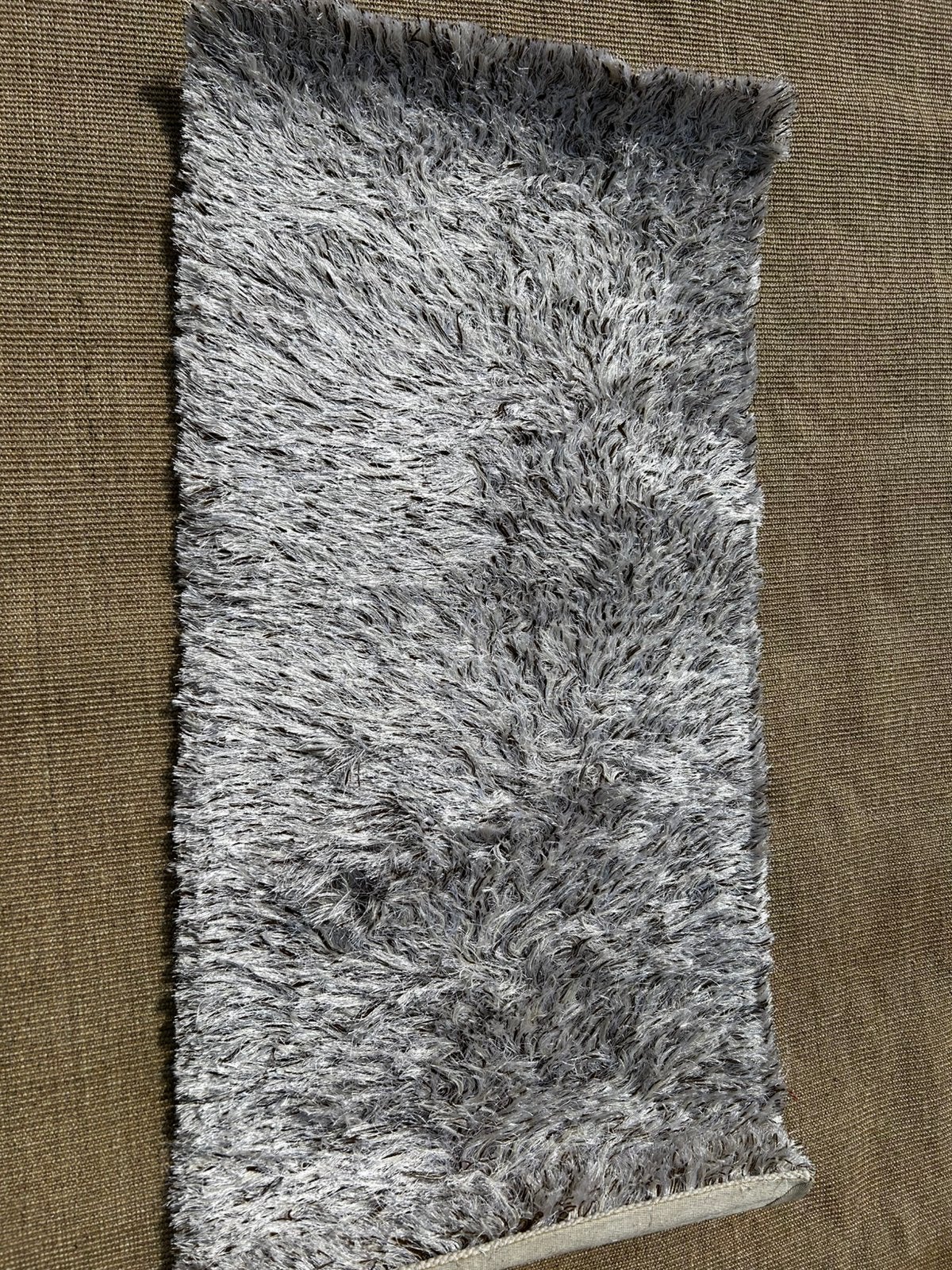 Lichtgrijs hoogpolig vloerkleed 65 x 135 cm, Ophalen, Nieuw, Rechthoekig, 100 tot 150 cm