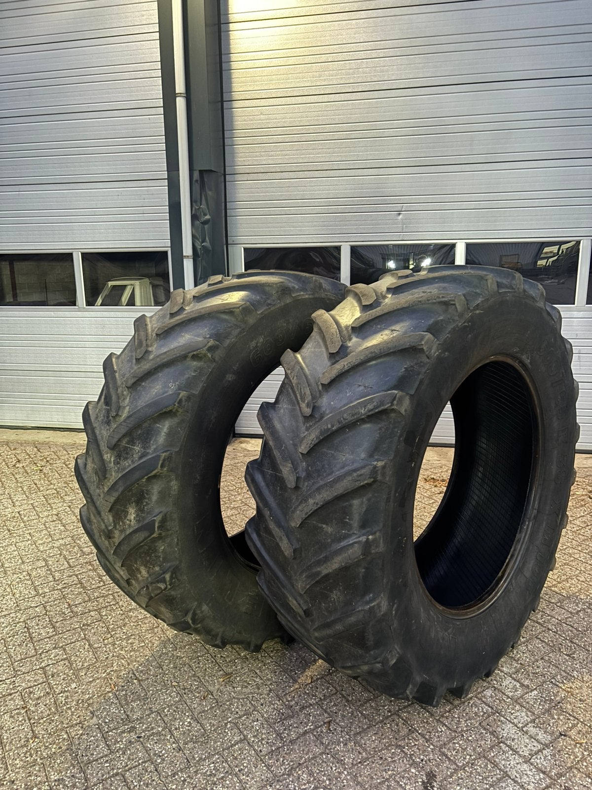 Michelin 600/65 R38 XM108, Verzenden