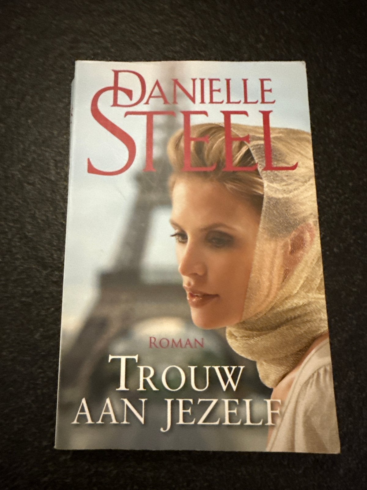 Danielle Steel - Trouw aan jezelf, Ophalen of Verzenden, Zo goed als nieuw, Danielle Steel