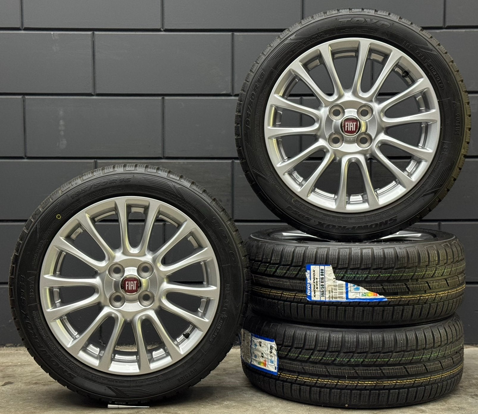 NIEUW! Originele 16 inch Fiat 124 Spider 4x100 ET45 Toyo, Auto-onderdelen, Banden en Velgen, Ophalen, 16 inch, ., Banden en Velgen