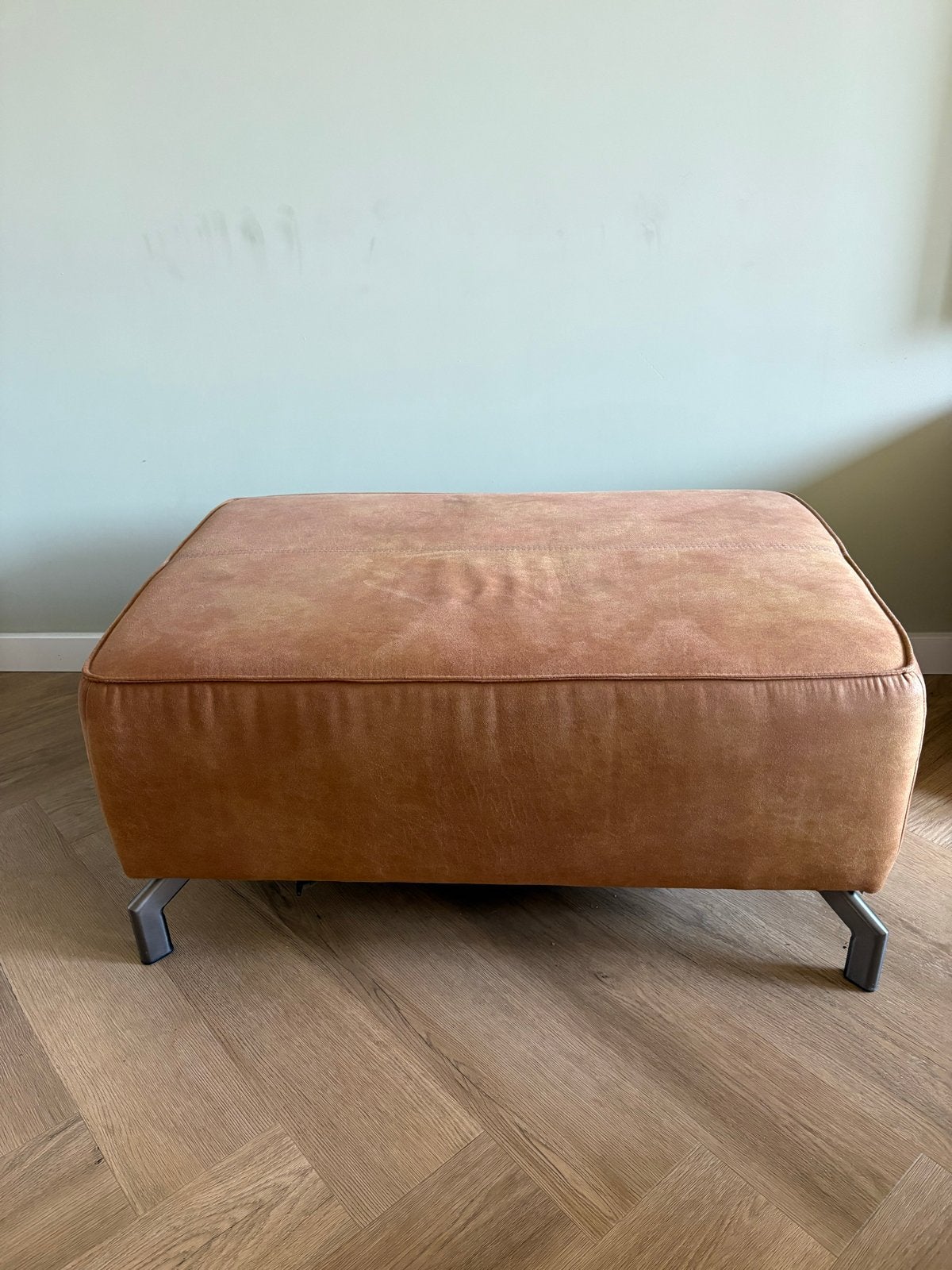 Poef Henders & Hazel Zembla, Ophalen, Gebruikt, 50 tot 75 cm, Leer