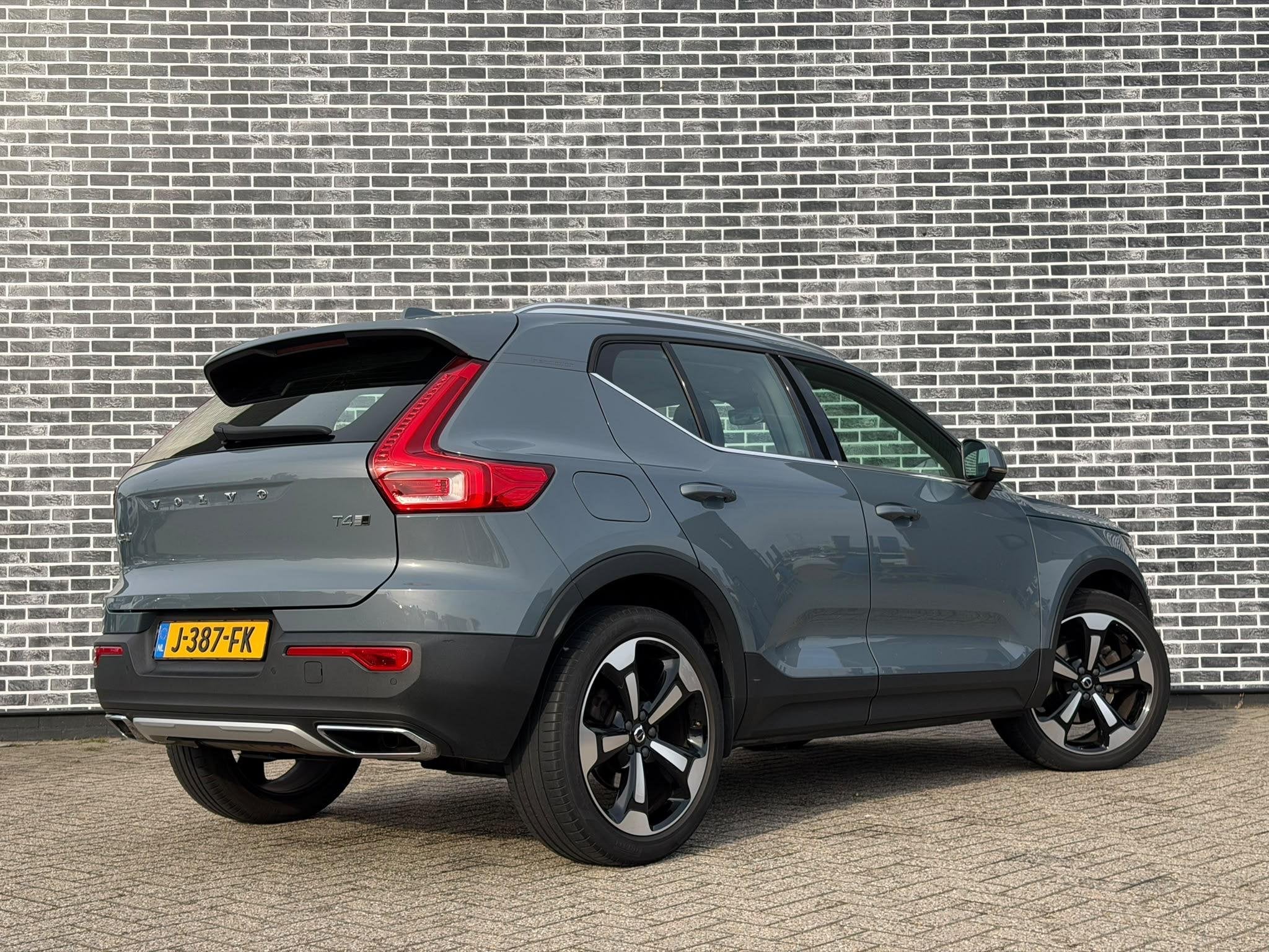 Volvo XC40 2.0 T4 AWD Inscription | Trekhaak | Harman Kardon, Auto's, Gebruikt, Euro 6, Vierwielaandrijving, 93 €/maand