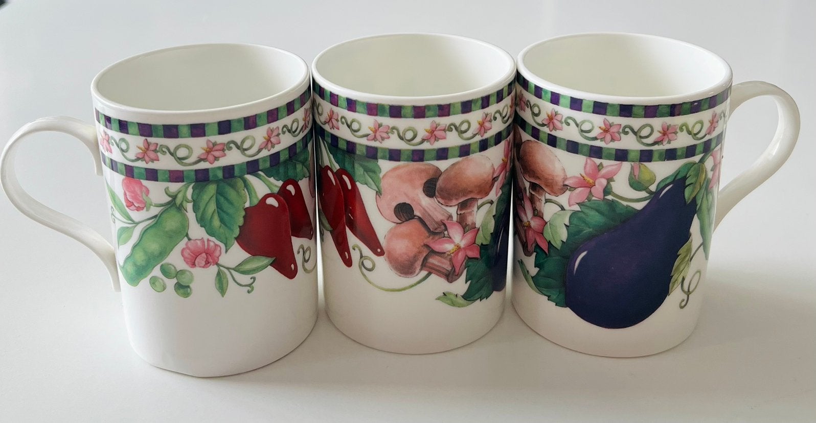 3 mokken «Gardenia» Crown Trent China Staffordshire, England, Ophalen of Verzenden, Zo goed als nieuw, Overige stijlen, Kop(pen) en/of Schotel(s)