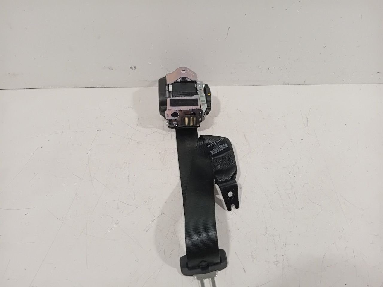 Veiligheidsgordel links achter Volvo XC60, Auto-onderdelen, Onderdelen@venauto.nl, Van der Ven Autorecycling B.V., Gebruikt, Ettenseweg 76, 4706 PB Roosendaal, The Netherlands