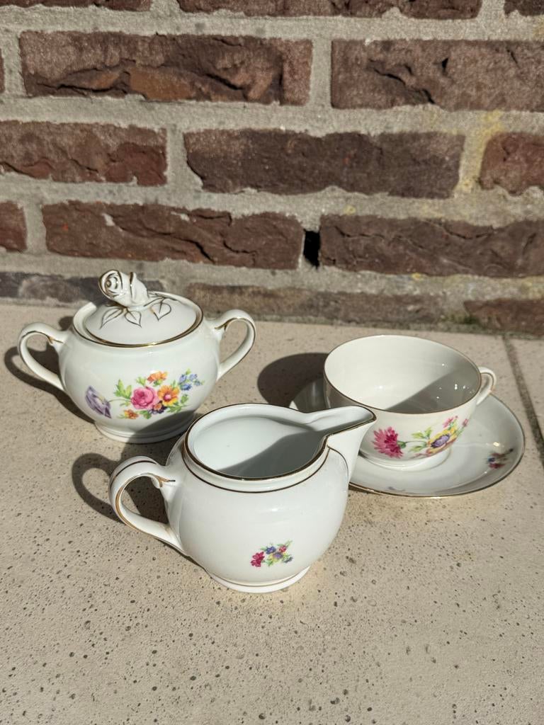 Vintage theeservies met bloemmotief en gouden rand, Ophalen of Verzenden