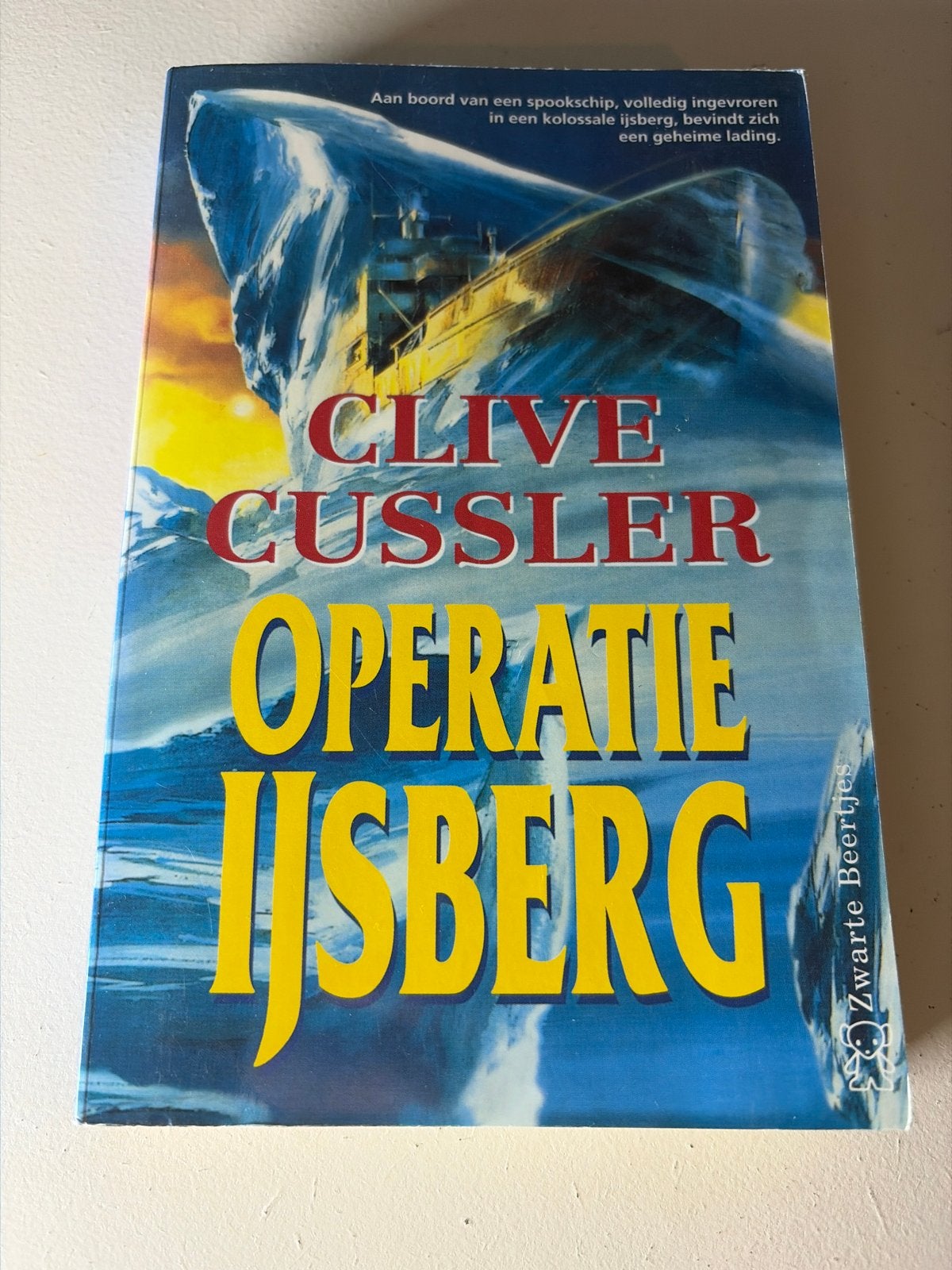 Clive Cussler - Operatie IJsberg (Zwarte Beertjes), Ophalen of Verzenden, Gelezen
