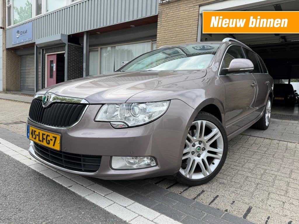 Skoda SUPERB 1.8 TSI Elegance Business Line LEER NAVI TOP CO, Auto's, Skoda, Automaat, Euro 5, Gebruikt, 4 cilinders
