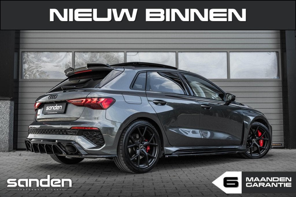 Audi RS3 2.5TFSI quattro|Ceramic|Pano|B&O|HUD|Maxton|Massage, Automaat, Zwart, RS3, 1545 kg
