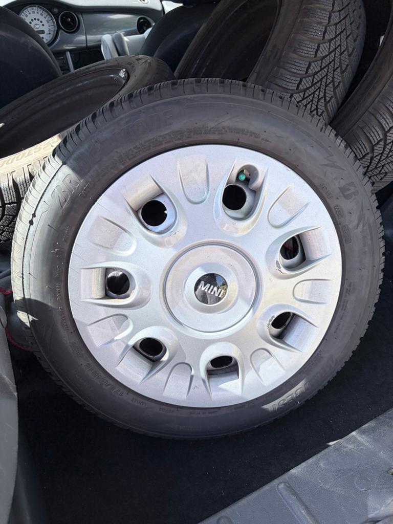 Als nieuw 4x Mini cooper winterbanden op velgen 175/65 R15, Ophalen of Verzenden, Gebruikt