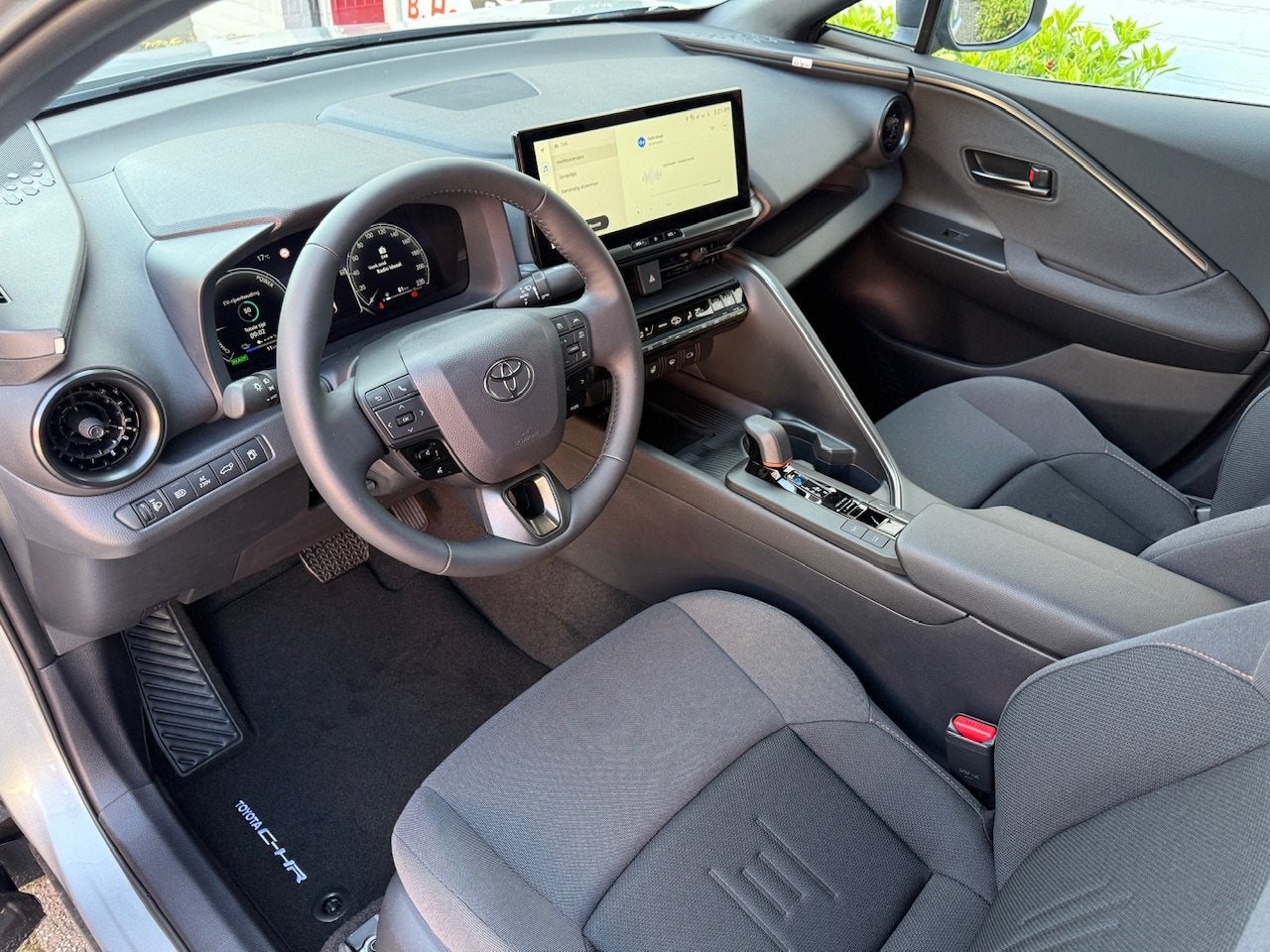 TOYOTA C-Hr 2.0 High Power PHEV 223pk CVT Dynamic/ Silver me, Dealer onderhouden, 4 cilinders, Plug-in hybride, Bedrijf