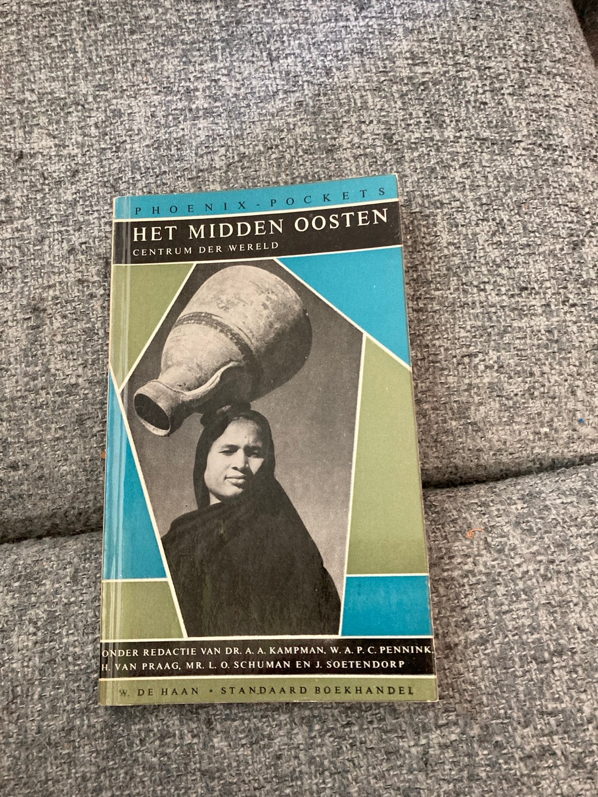 Het Midden Oosten: Centrum der Wereld (Phoenix Pockets), Ophalen of Verzenden, 20e eeuw of later, Gelezen, Azië