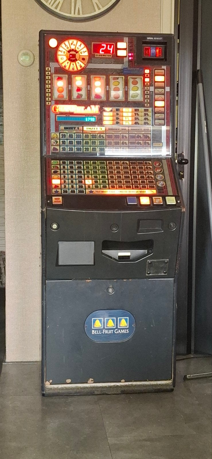 Bell-Fruit Games Gokkast - Kleine beschadigingen onderin, Verzamelen, Automaten | Gokkasten en Fruitautomaten, Euro, Ophalen, Gebruikt