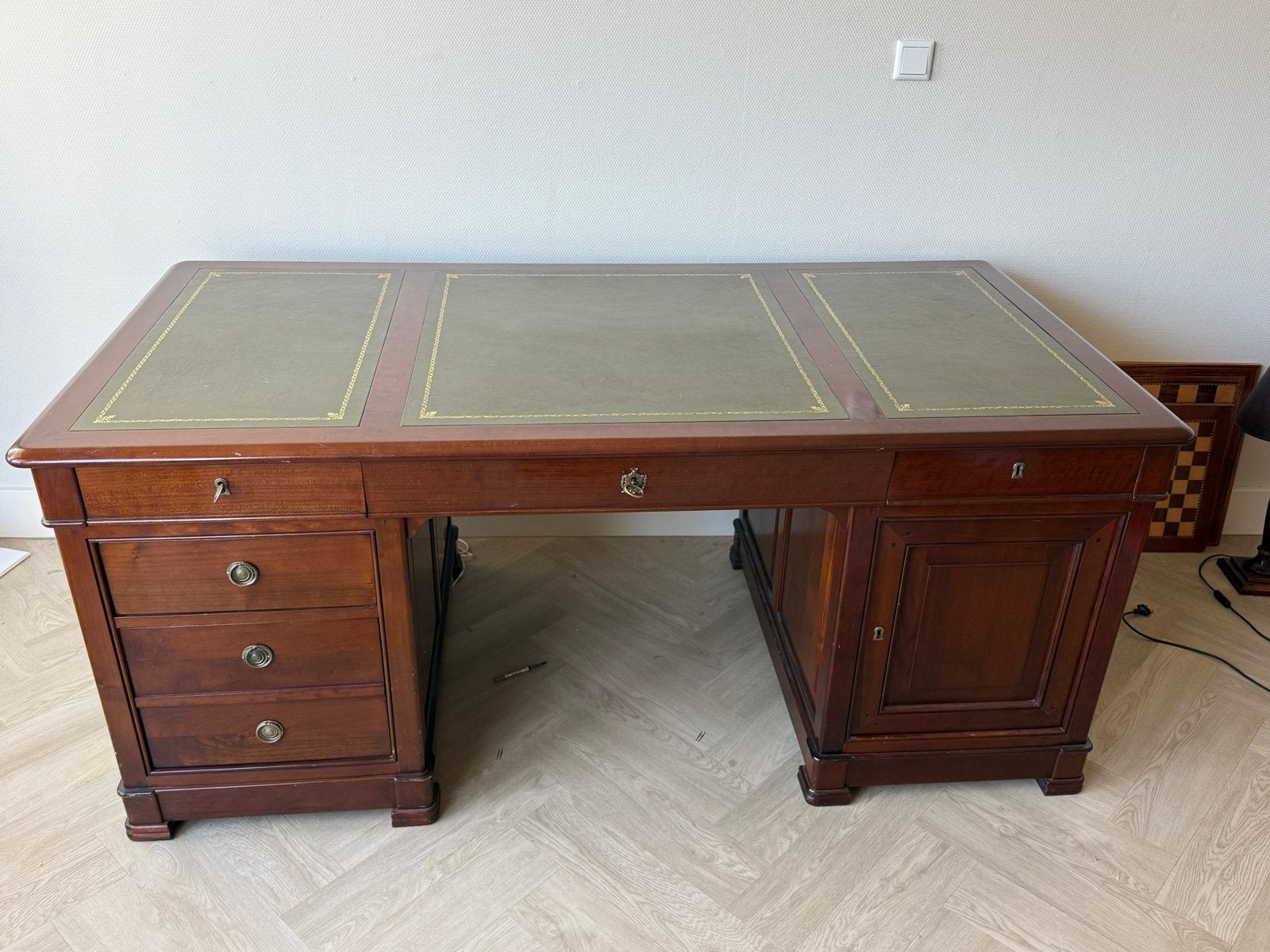 Antiek mahoniehouten bureau met groen lederen blad, Ophalen, Gebruikt, 180 cm, Antiek