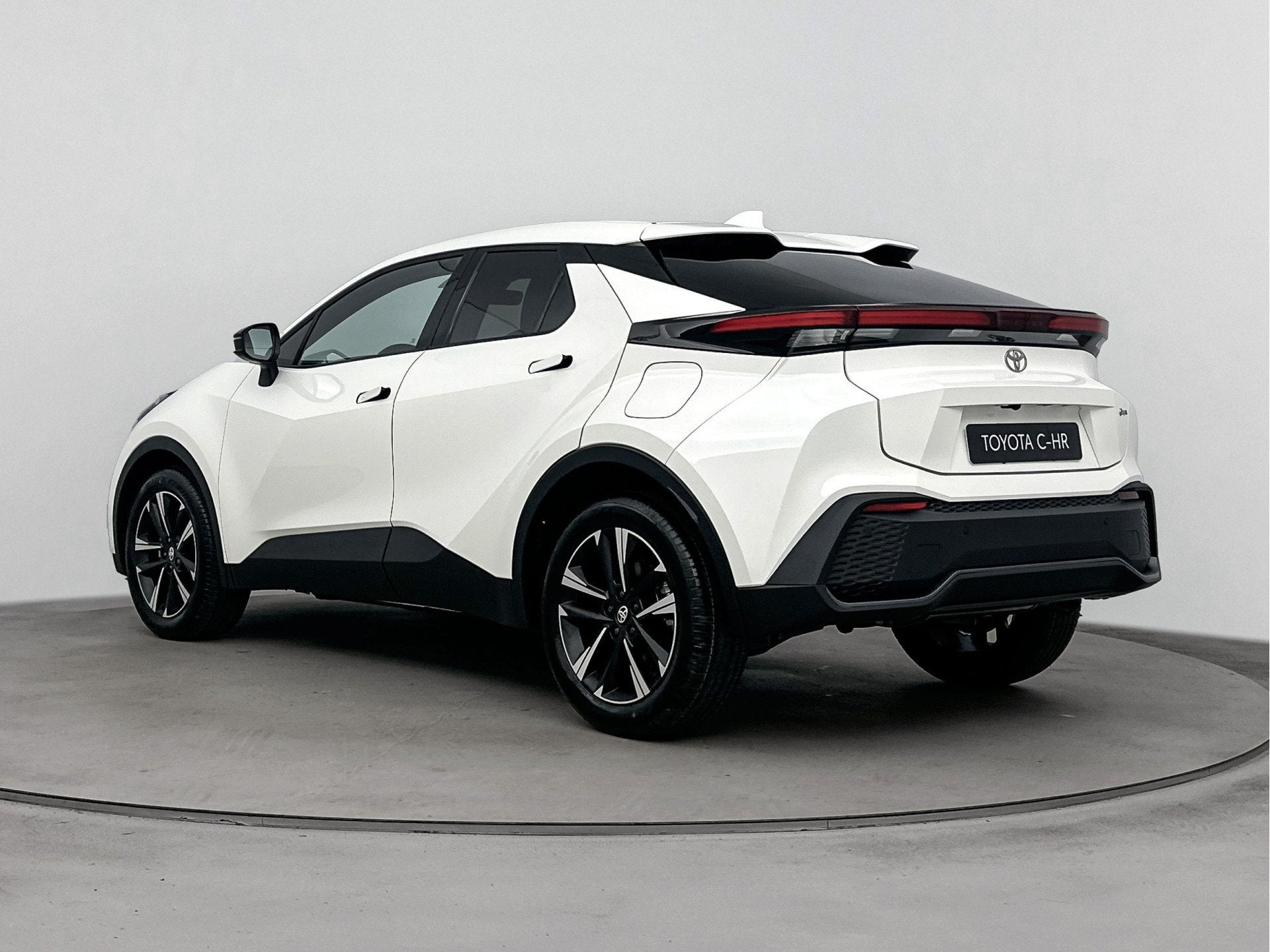 Toyota C-HR 1.8 Hybrid 140 Dynamic | Apple Carplay & Android, Auto's, 12 maanden, Zwart, 4 cilinders, Wit