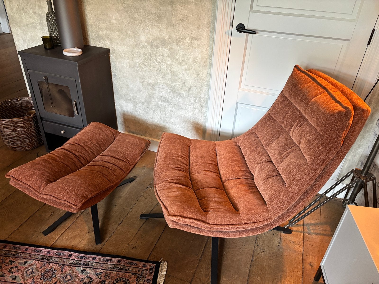 Comfortabele draaibare fauteuil met voetenbank - Woood, Ophalen, Zo goed als nieuw, Stof, 75 tot 100 cm