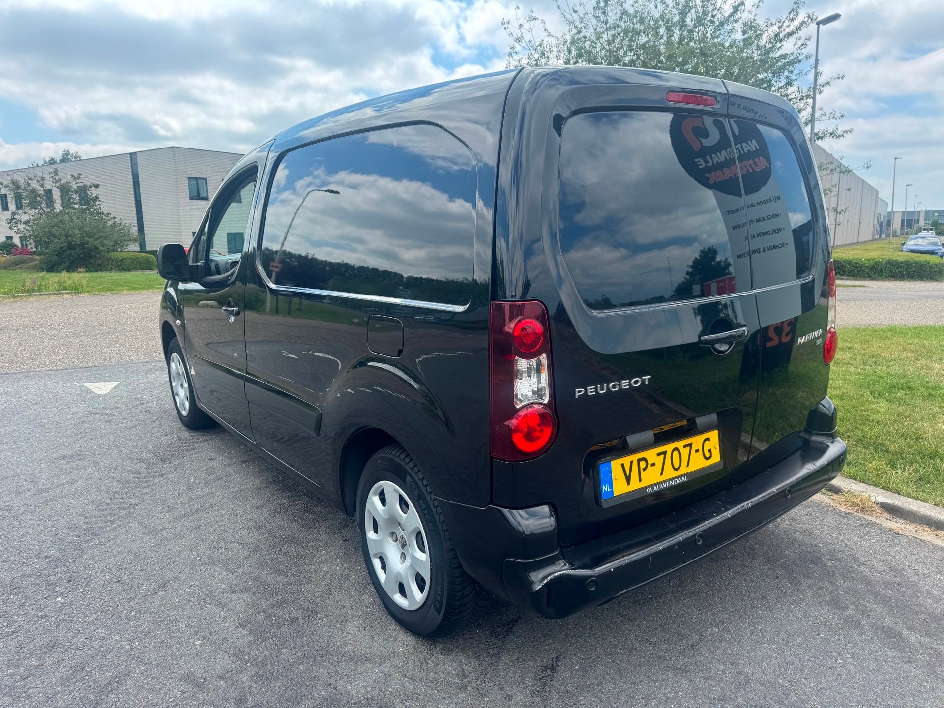 Peugeot Partner | 2015 | 120 1.6 e-HDI L1 Navteq | APK 3-202, Auto's, Voorwielaandrijving, Euro 5, Gebruikt, 1295 kg