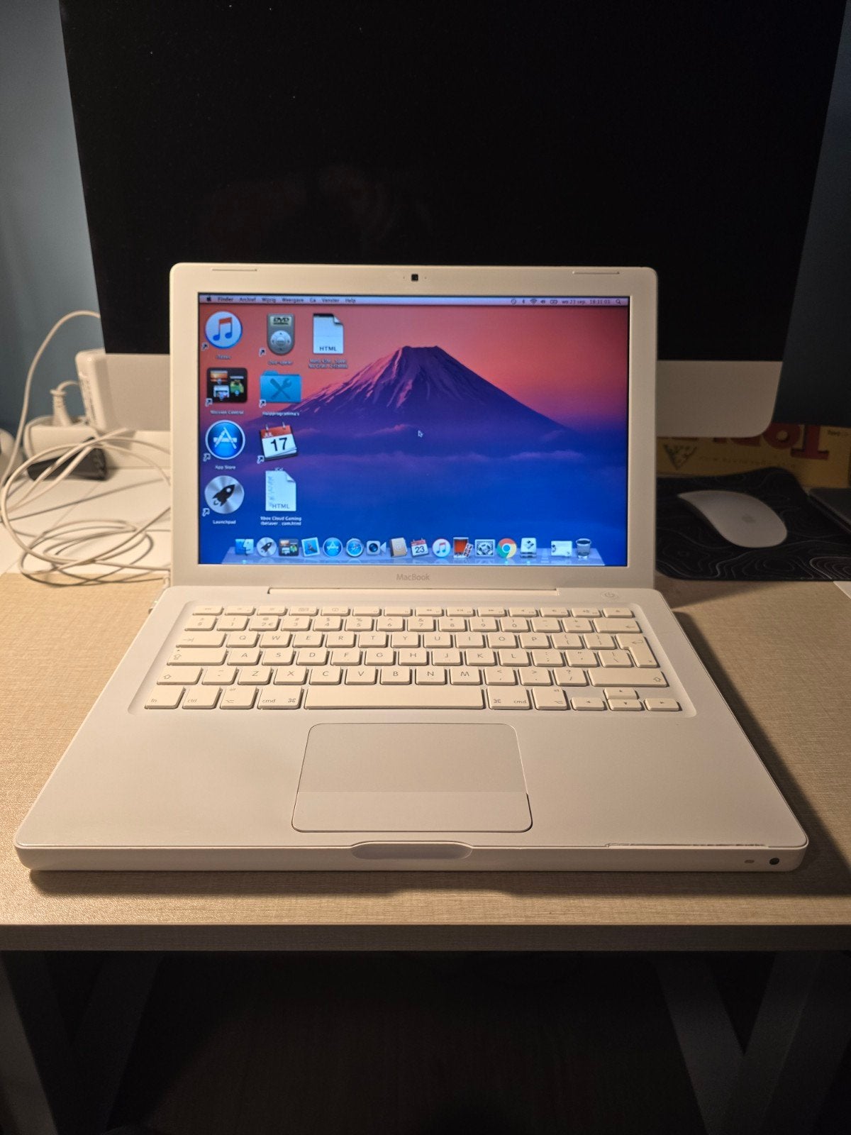 2008 Apple MacBook 2.4GHz Core 2 Duo, 4GB RAM - Gebruikt, Computers en Software, Gebruikt, 2 tot 3 Ghz, Qwerty, 13 inch