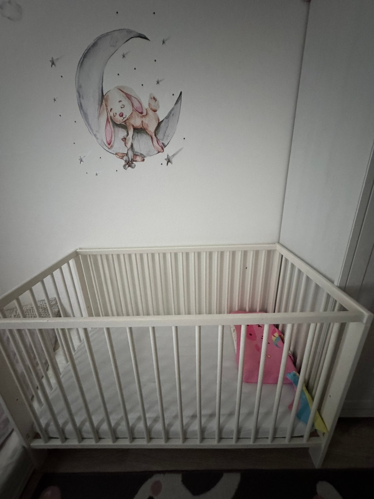Kinderbedje  met matras en commode, Ophalen, Gebruikt