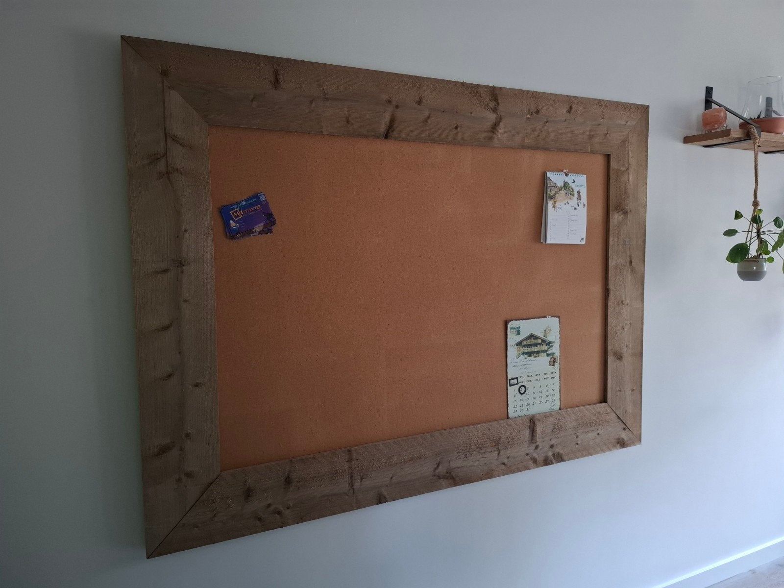 Gratis - groot prikbord steigerhout en kurk (134x184cm), Ophalen, Gebruikt, 100 tot 150 cm, 125 cm of meer