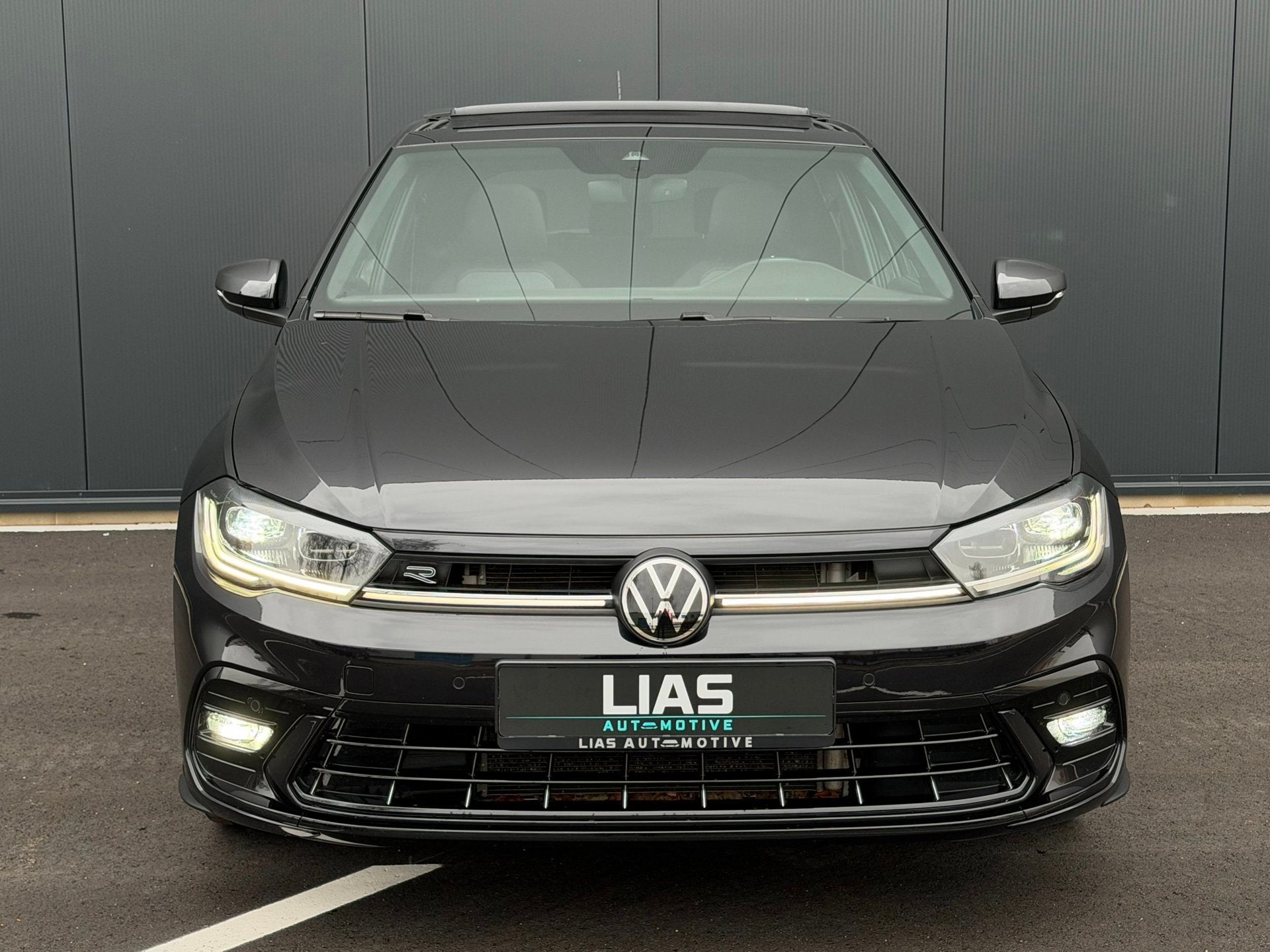 Volkswagen Polo 1.0 TSI R Line | PANO | Keyless | IQ drive |, Stof, Zwart, 95 pk, 1096 kg