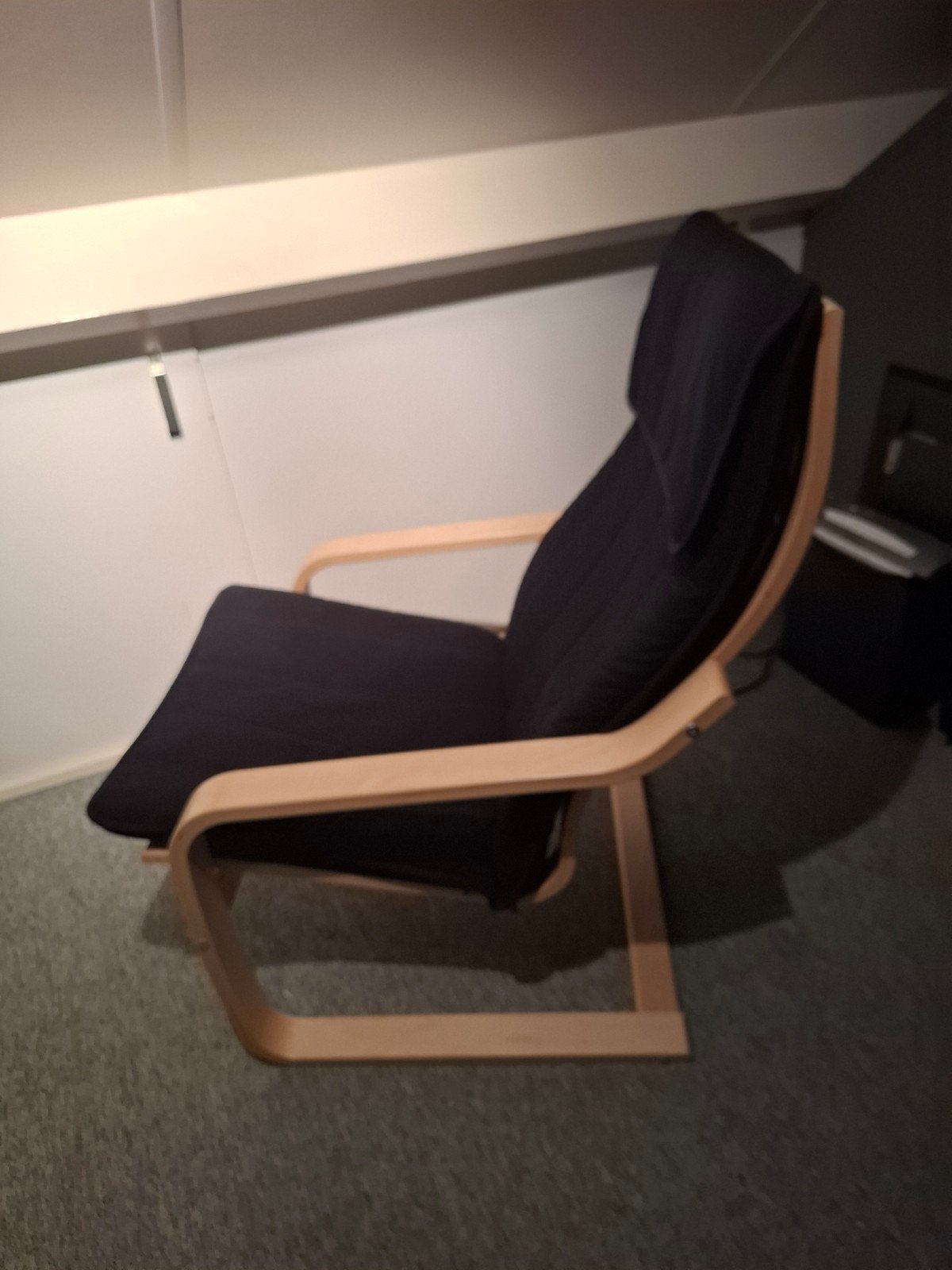IKEA Poäng fauteuil met zwarte kussens, Huis en Inrichting, Stoelen, Ophalen, Gebruikt, Modern, Scandinavisch, Zwart