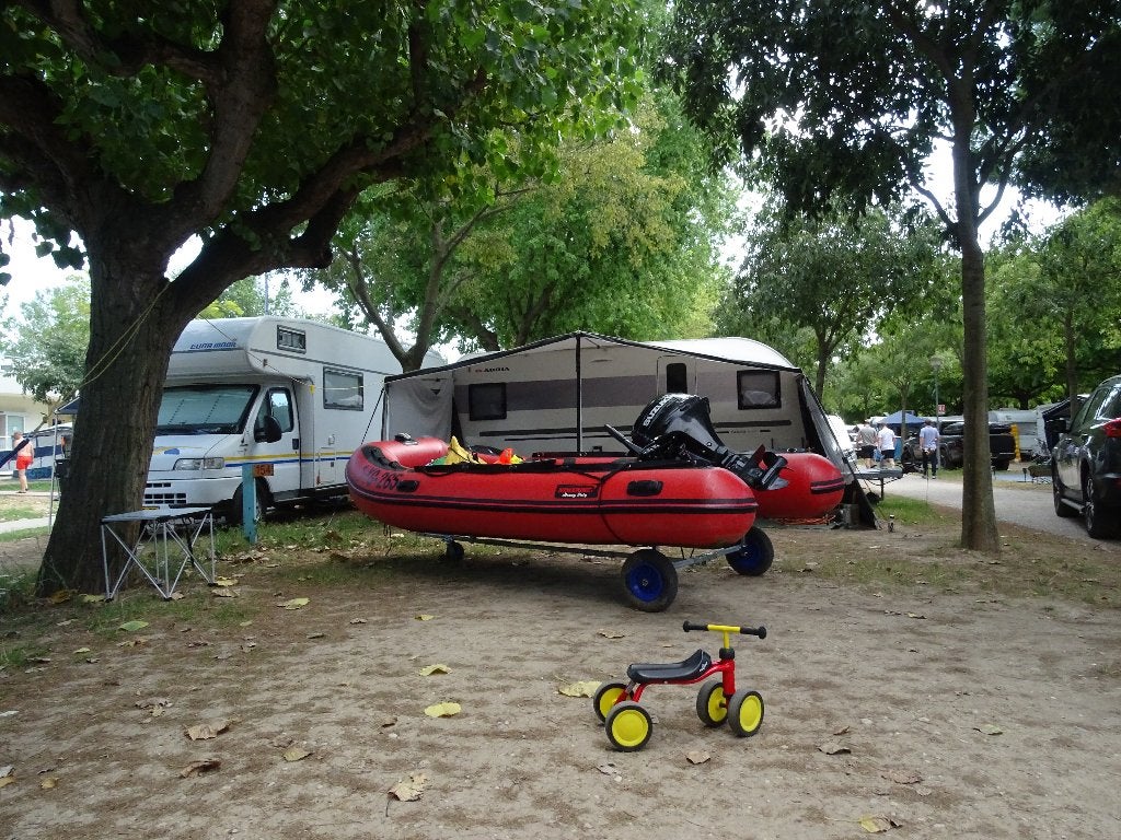 rubberboot met buitenboordmotor, Watersport en Boten, Ophalen, Aluminium, Zo goed als nieuw, Peddels