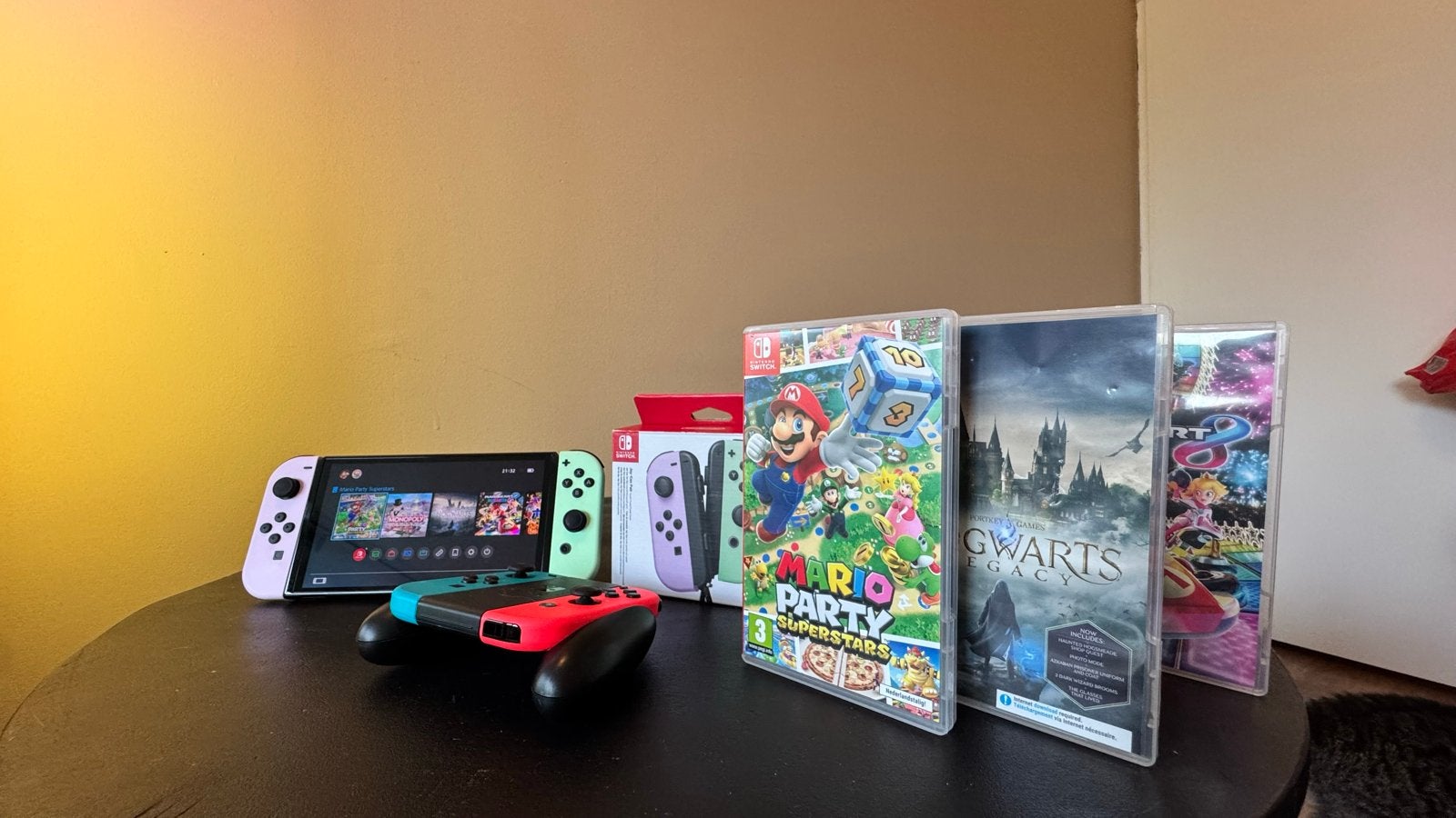 Nintendo Switch OLED met 3 games en extra controllers, Spelcomputers en Games, Met games, Zo goed als nieuw, Met 3 controllers of meer