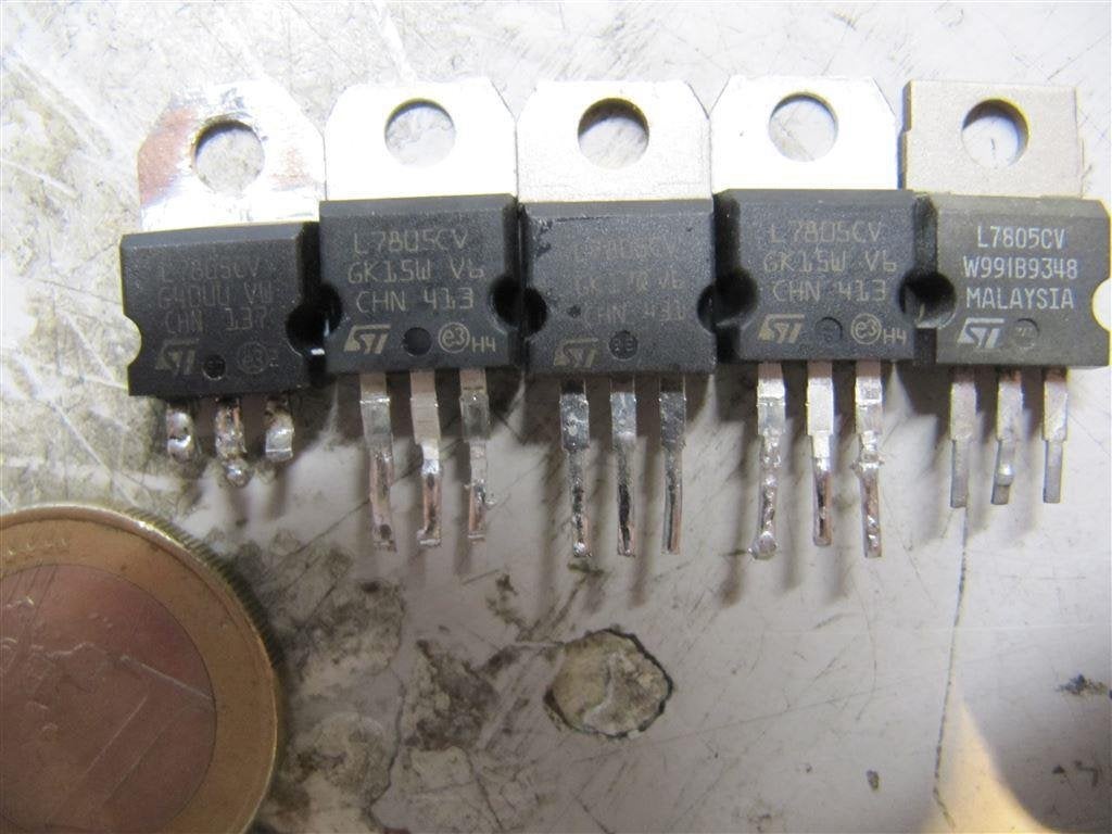 Spanningsregelaars 5V, Ophalen of Verzenden, Gebruikt