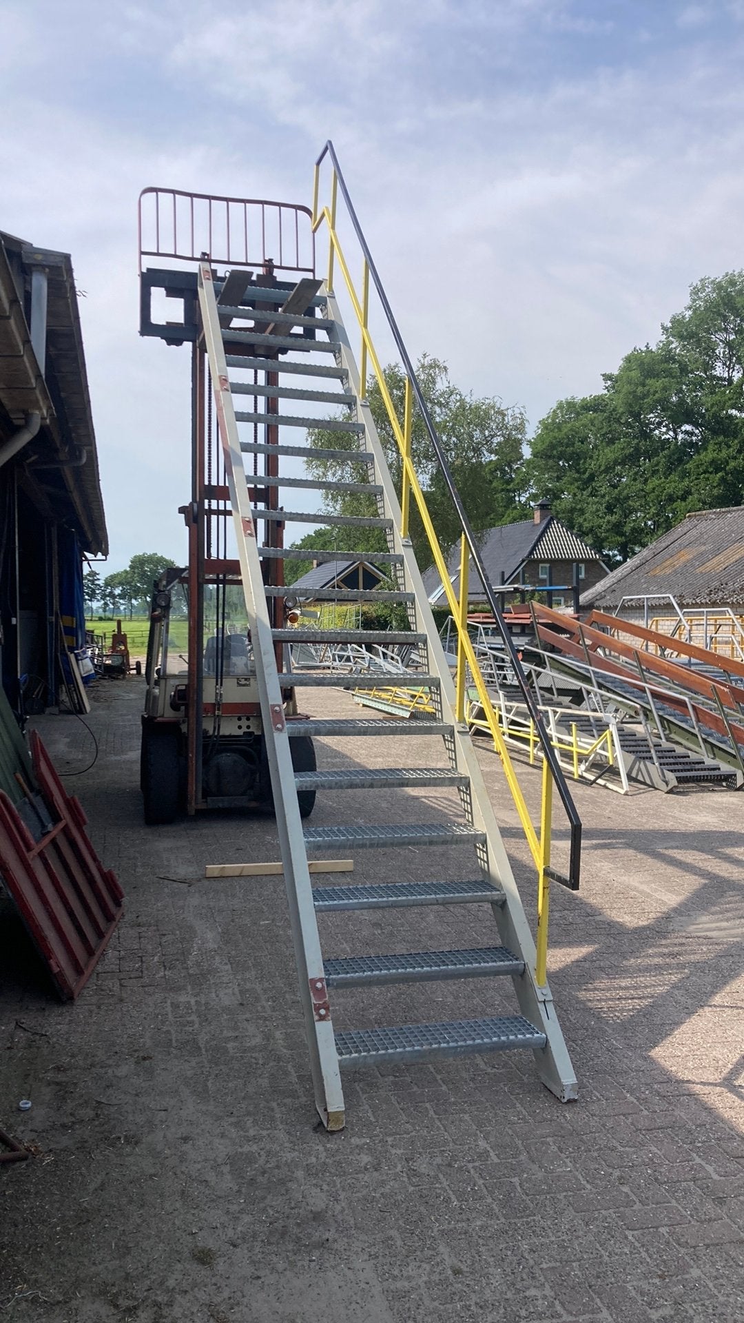 Stalen trap, Ophalen, Zo goed als nieuw, 2 tot 4 meter