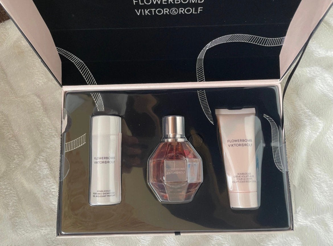 Victor & Rolf flowerbomb 50ml edp,50ml douchegel&40ml lotion, Ophalen of Verzenden, Nieuw