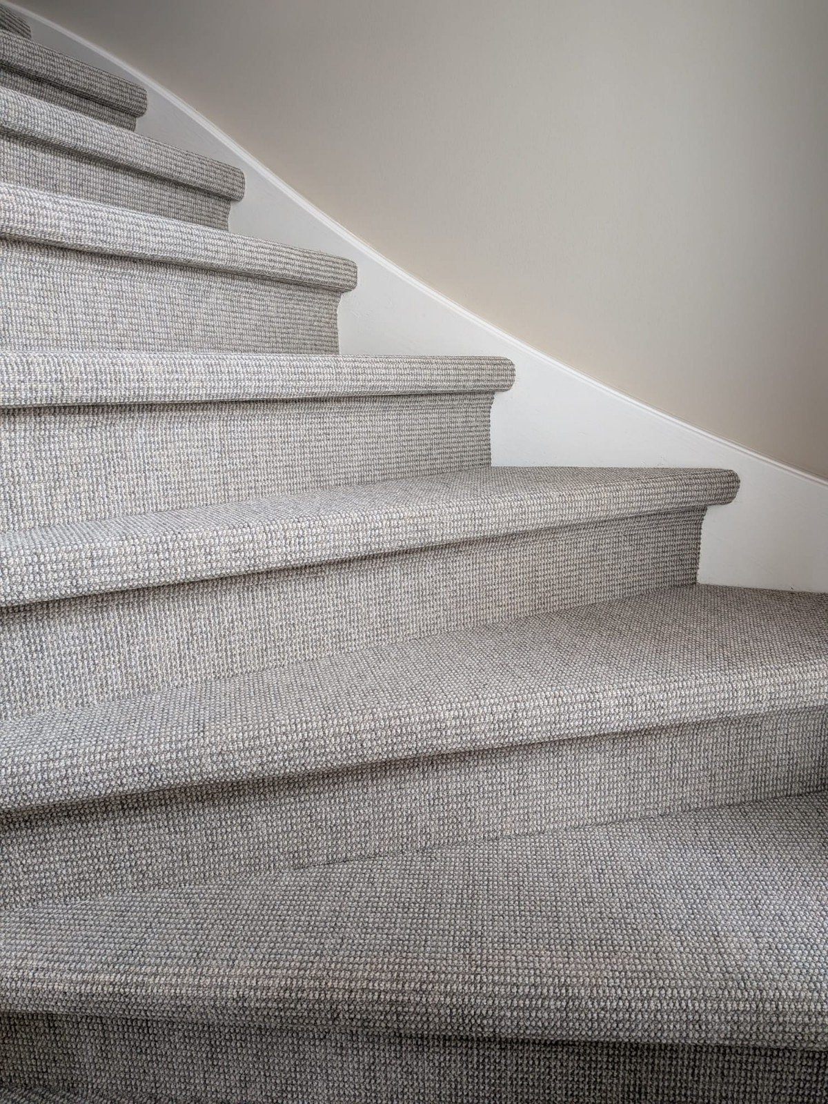 Trapbekleding en vloerbedekking snel en vakkundig gelegd/, Ophalen of Verzenden, Nieuw, 75 m² of meer, Tapijt