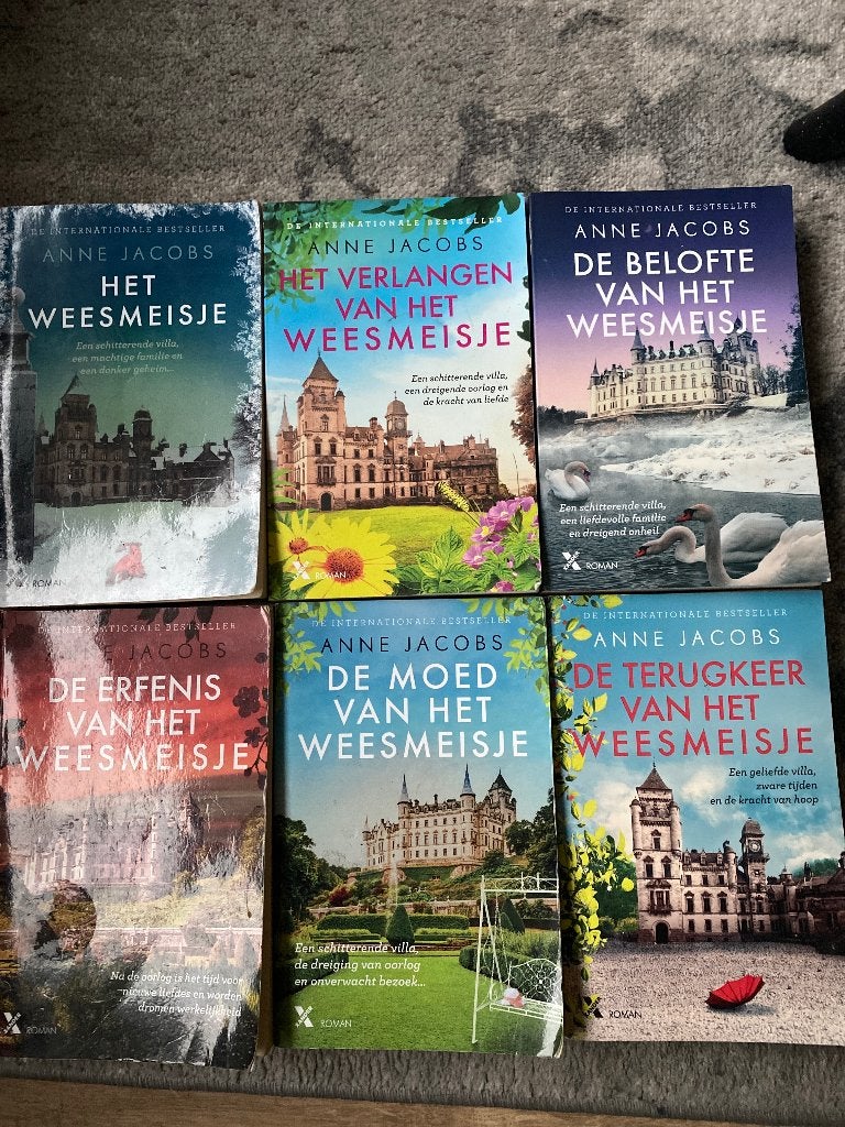Het weesmeisje serie Anne Jacobs, Ophalen of Verzenden, Zo goed als nieuw, Anne Jacobs