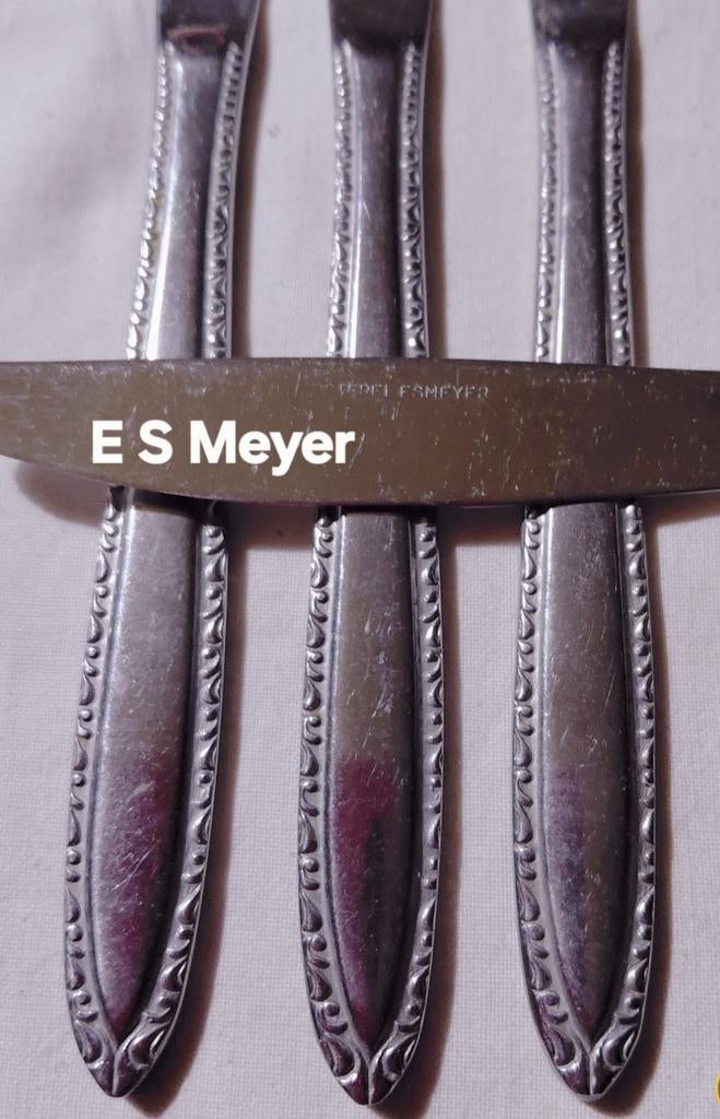 ES Meyer set diner messen met relief bewerkte handvatten, Antiek en Kunst, Antiek | Bestek, Ophalen of Verzenden