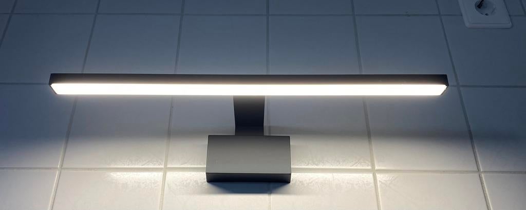 Flair Badkamer Spiegellamp LED – IP44 – Zwart, Huis en Inrichting, Ophalen, Gebruikt, Kunststof, Modern