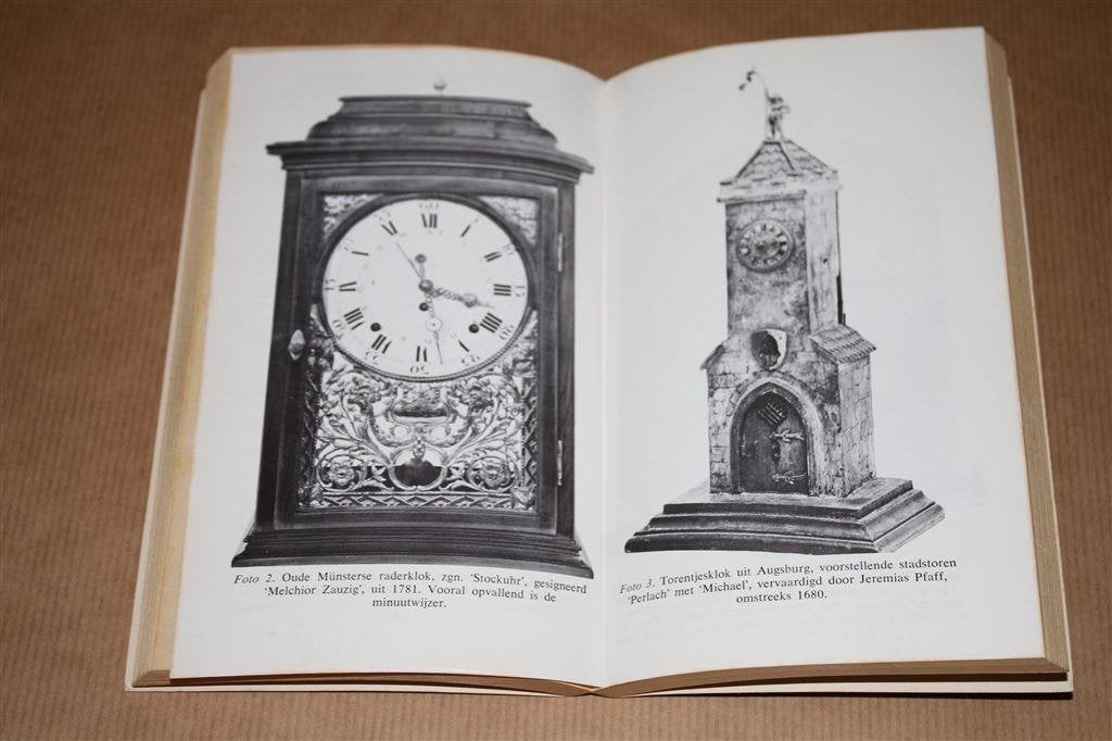 Boek over Klokken en horloges. Georg Schindler., Ophalen of Verzenden