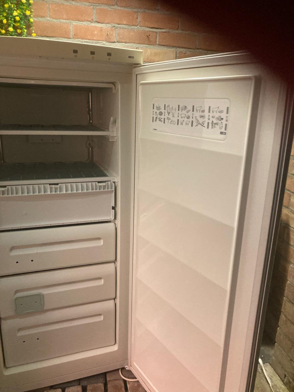 Staande koelkast 6 laden, Ophalen, Zo goed als nieuw, Minder dan 60 cm