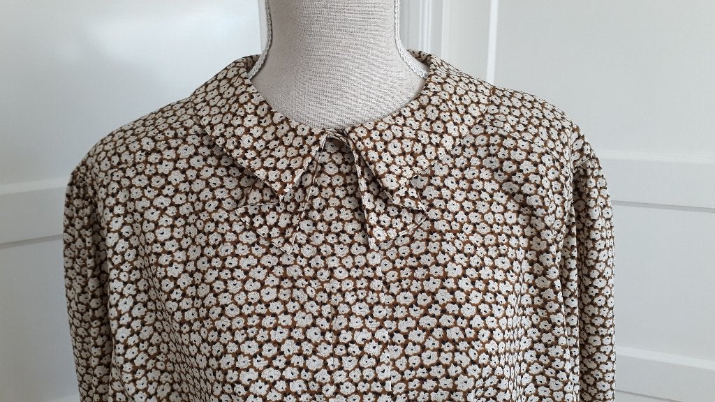 Mooie bruine bloemen blouse, La Kerko   mt 46   (valt groot), Bruin, Verzenden, Maat 46/48 (XL) of groter, Zo goed als nieuw