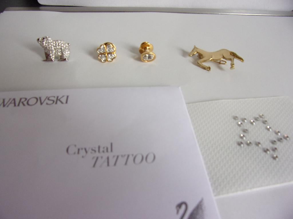 Swarovski sierraden pins/broches/plaktattoo, Ophalen of Verzenden, Zo goed als nieuw, Overige kleuren