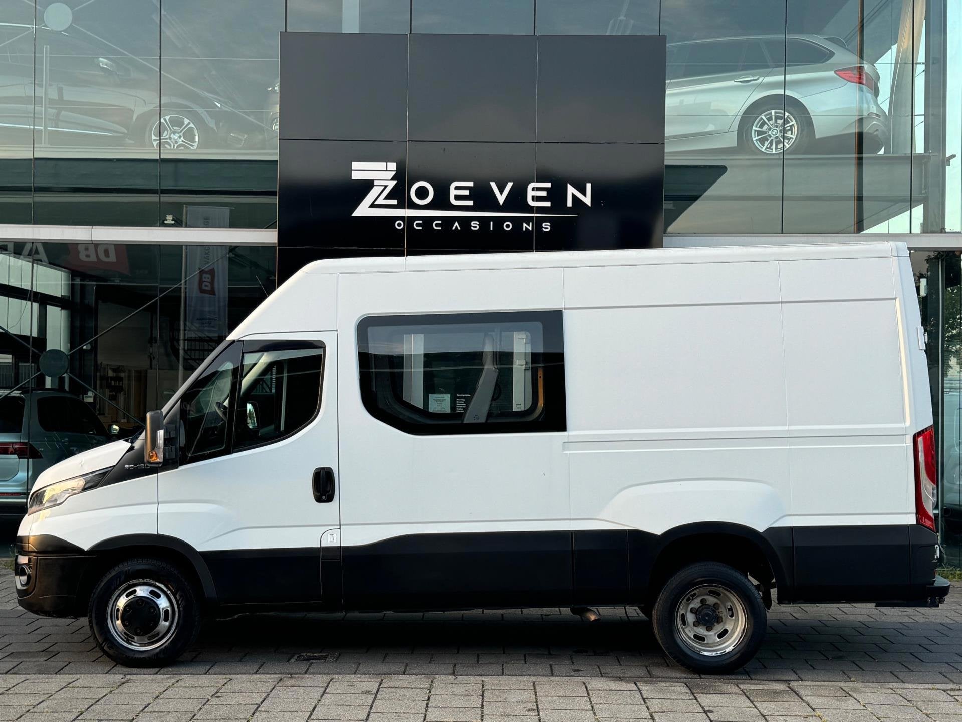 Iveco Daily 35C13V 2.3 352 H2 L DC 7 pers., Auto's, Bestelauto's, 127 pk, Euro 5, Gebruikt, Zwart
