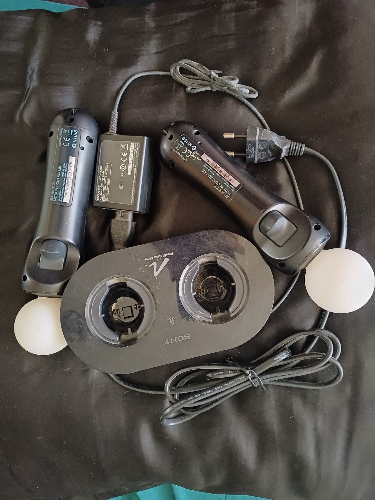 PlayStation Move controllers met oplaadstation, Spelcomputers en Games, Spelcomputers | Sony PlayStation Consoles | Accessoires