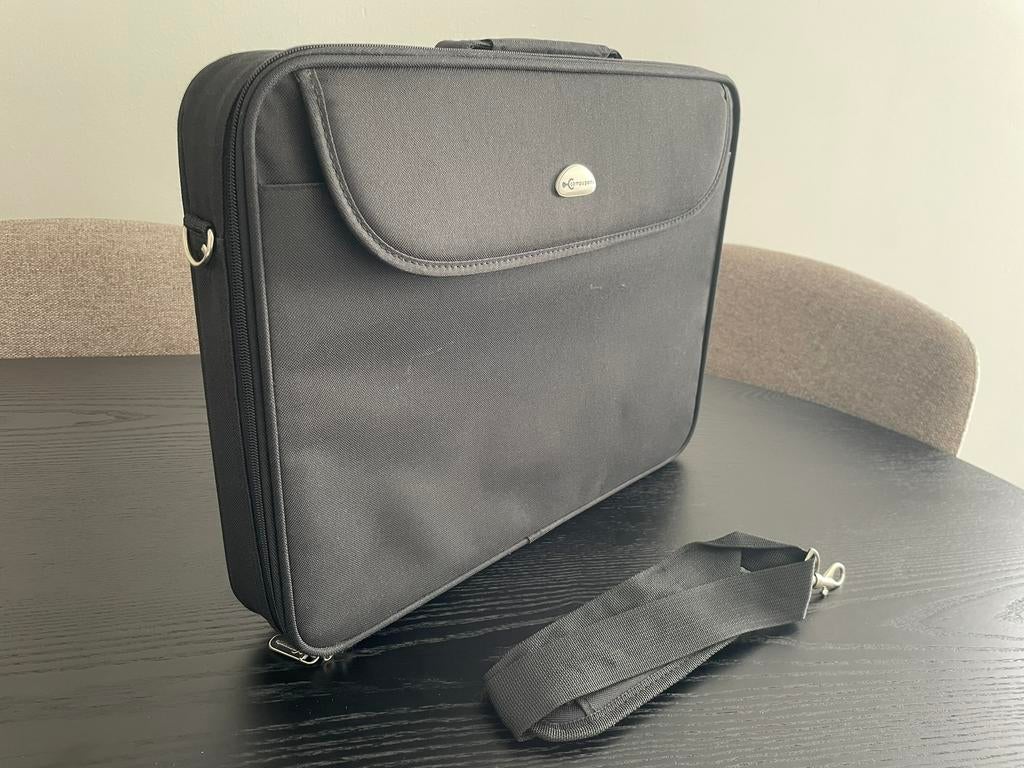 Compuparts 17 inch laptoptas met schouderriem - Nieuwstaat, Ophalen of Verzenden, 17 inch of meer, Zo goed als nieuw