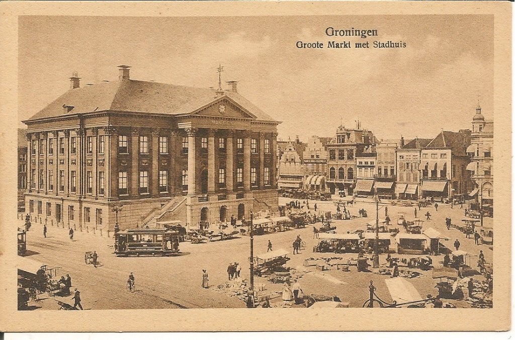 Oude Ansichtkaart Groningen Grote Markt met Stadhuis, Ophalen of Verzenden, 1920 tot 1940, Gelopen, Groningen