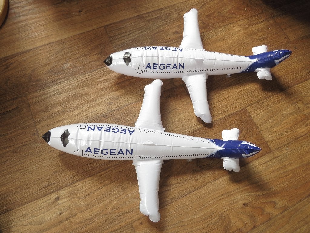 2 opblaabare vliegtuigjes van Aegean, Ophalen of Verzenden, Zo goed als nieuw