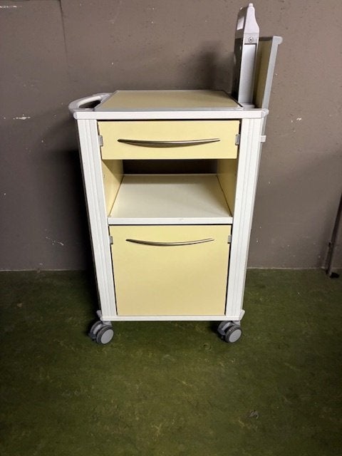 Ziekenhuis nachtkastjes, Ophalen, Gebruikt, Minder dan 45 cm, -