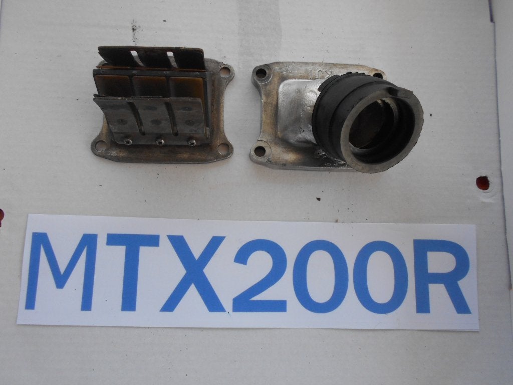 Gebruikt Spruitstuk + Membraam Voor De Honda MTX200R2/MD07, Verzenden