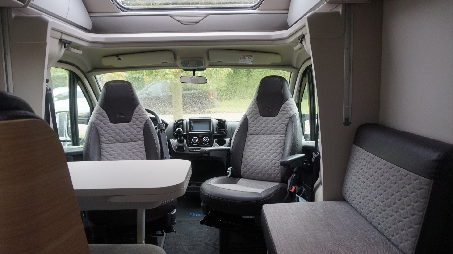 Adria MATRIX 670SC PLUS AUTOMAAT 141 pk Zonnepan. Electr. Fi, Automaat, Ringverwarming, AutoSale B.V., Bedrijf