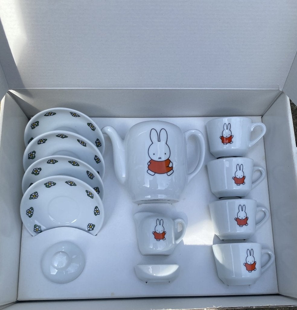Nijntje kinderservies met gebaksbordjes, Ophalen, Zo goed als nieuw