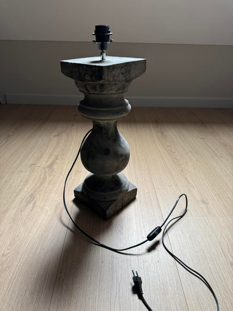 Houten balusterlamp sober landelijk, Huis en Inrichting, Lampen | Tafellampen, Ophalen of Verzenden, Zo goed als nieuw, 50 tot 75 cm
